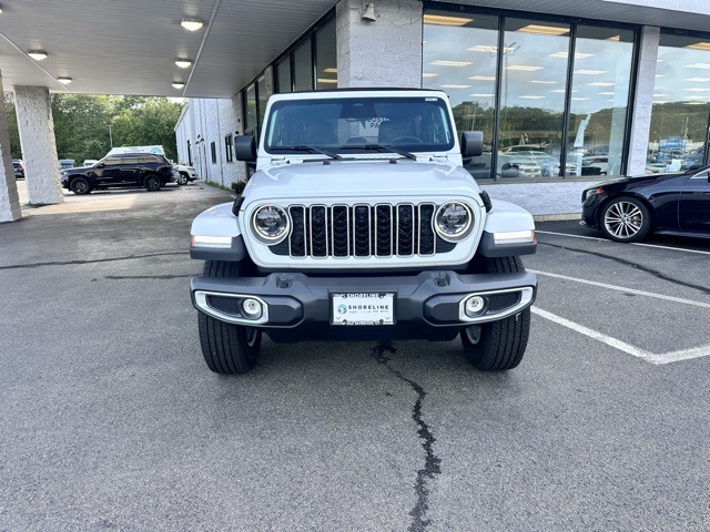 2025 Jeep Wrangler Sahara photo 2
