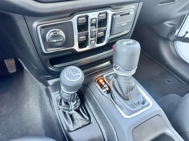2025 Jeep Wrangler Sahara photo 21