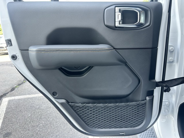 2025 Jeep Wrangler Sahara photo 22