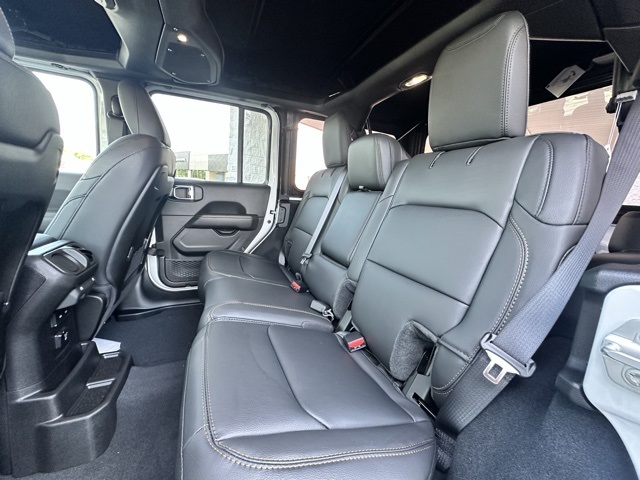 2025 Jeep Wrangler Sahara photo 23