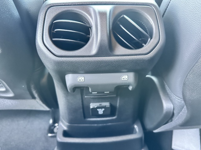 2025 Jeep Wrangler Sahara photo 24