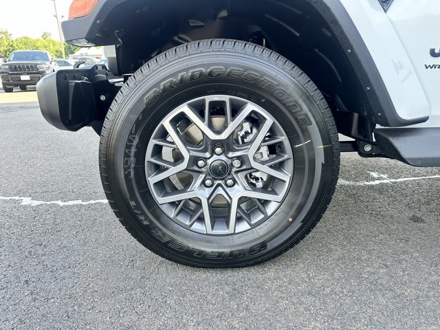 2025 Jeep Wrangler Sahara photo 30