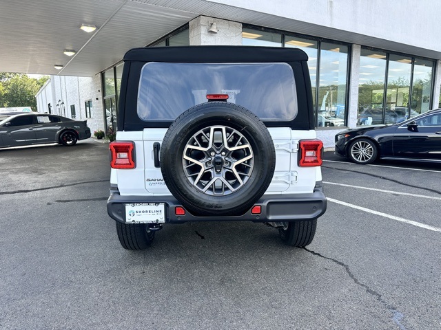 2025 Jeep Wrangler Sahara photo 6