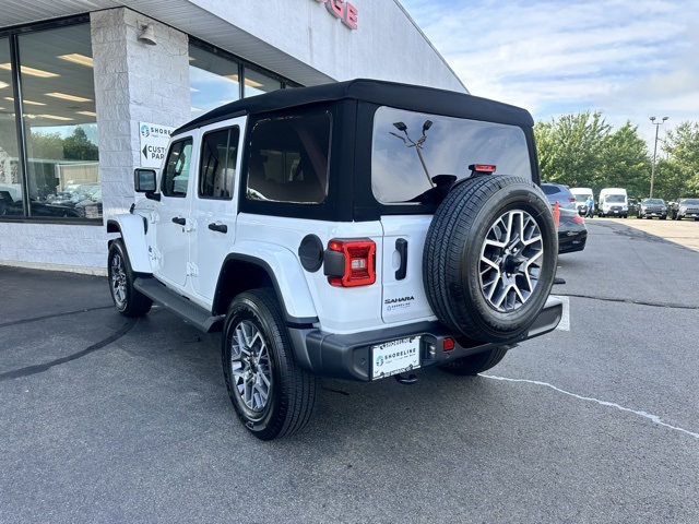 2025 Jeep Wrangler Sahara photo 7