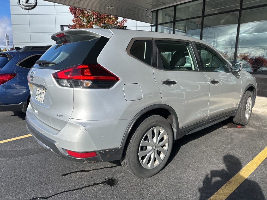 2018 Nissan Rogue S AWD photo 2