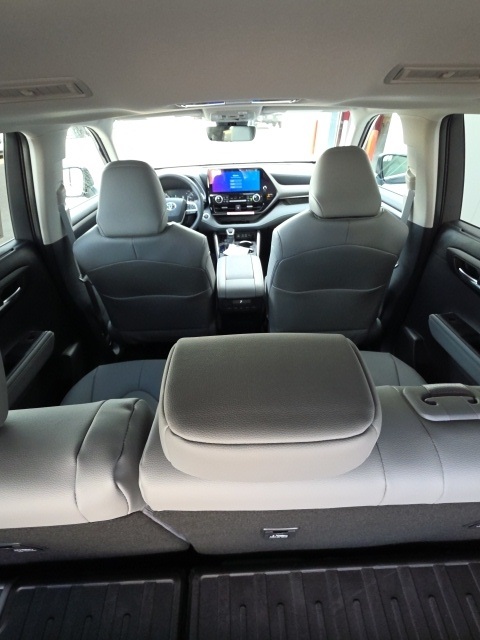 2026 Toyota Highlander XLE XSE Platinum Limited photo 4