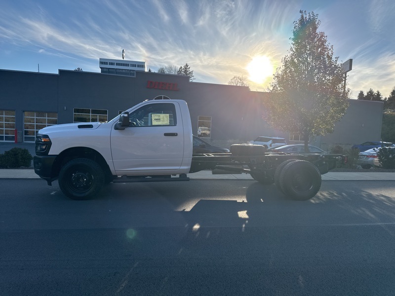 2026 Ram 3500 Tradesman photo 4