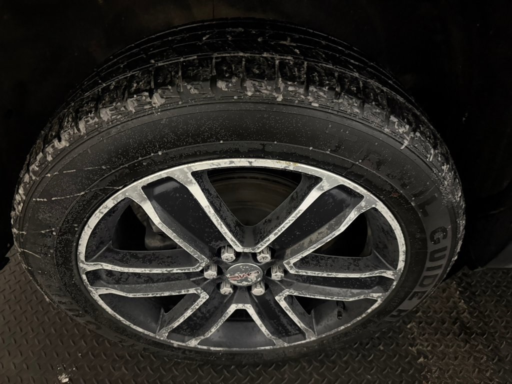 used 2023 GMC Acadia car, priced at $21,647