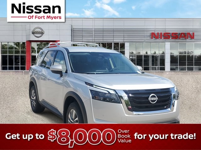 2025 Brilliant Silver Metallic Nissan Pathfinder SL FWD SUV