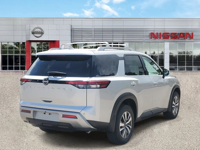 2025 Brilliant Silver Metallic Nissan Pathfinder SL FWD SUV