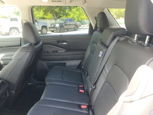 2025 Brilliant Silver Metallic Nissan Pathfinder SL FWD SUV