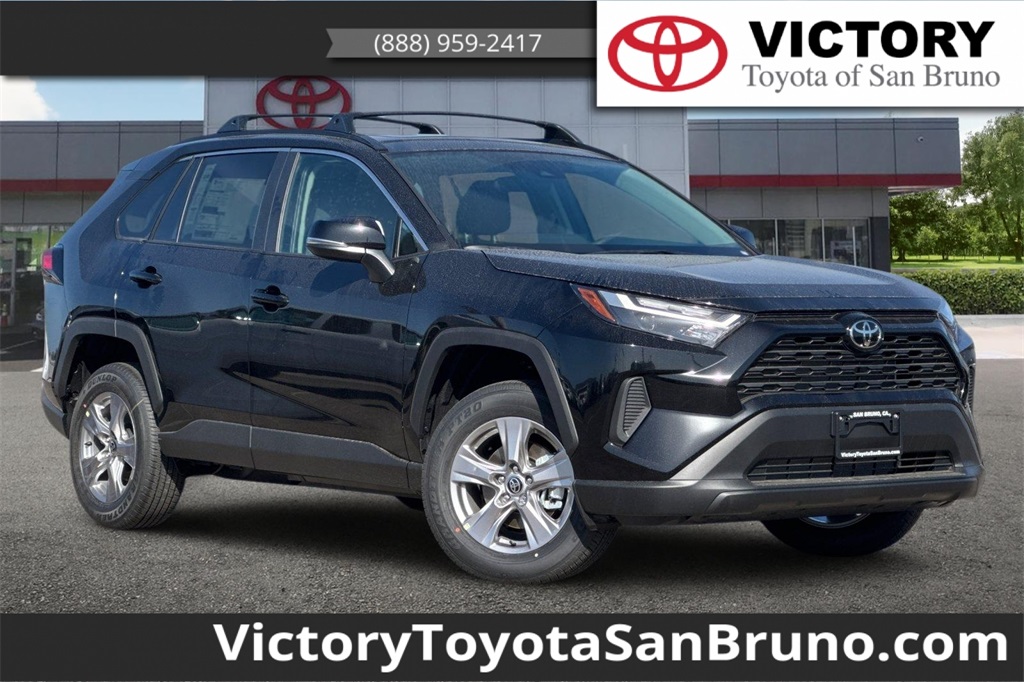 2025 Toyota RAV4 XLE's photo