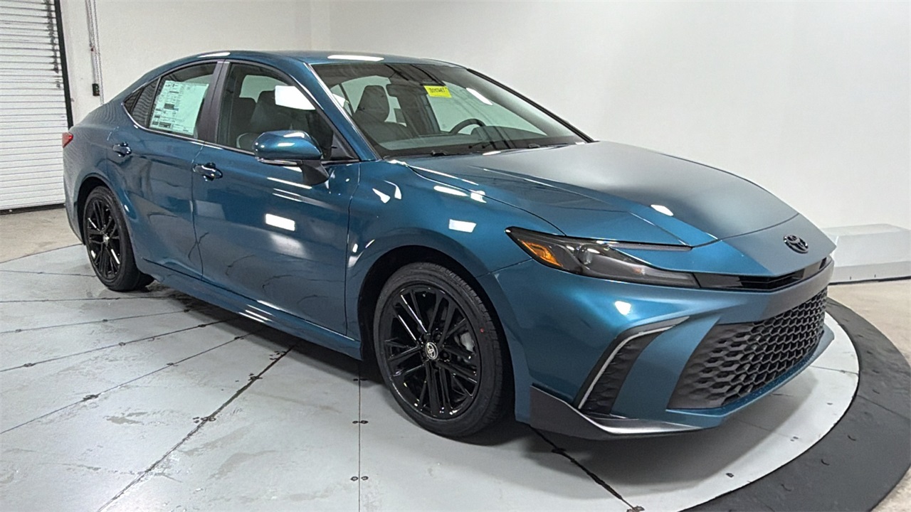 2026 Toyota Camry SE photo 3