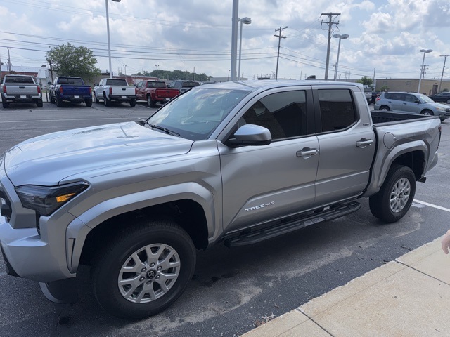 2025 Toyota Tacoma SR5 Double Cab photo 2