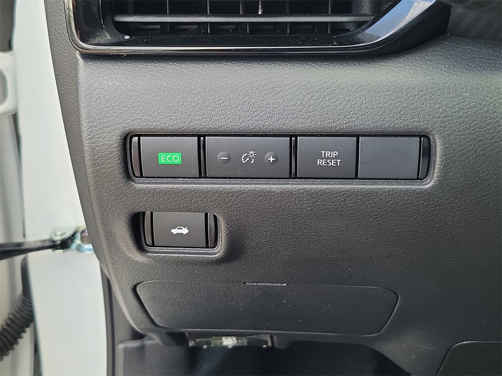 2024 Aspen White Tricoat Nissan Sentra SV FWD Sedan