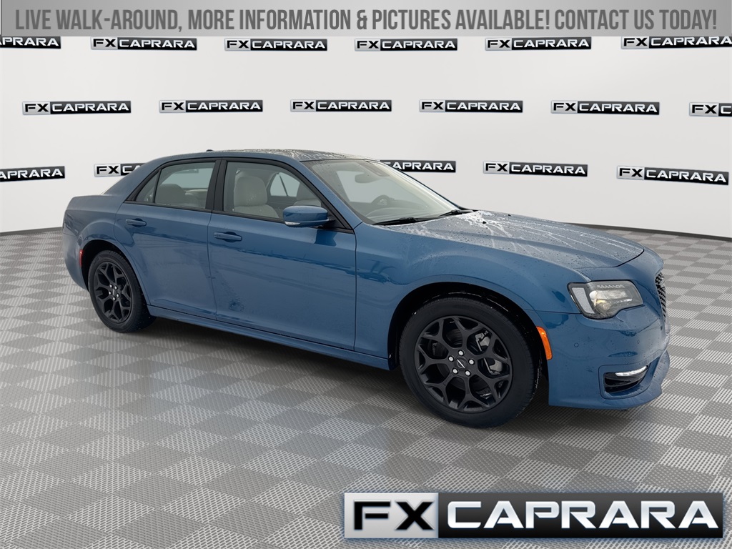 2023 Chrysler 300 Touring L's photo