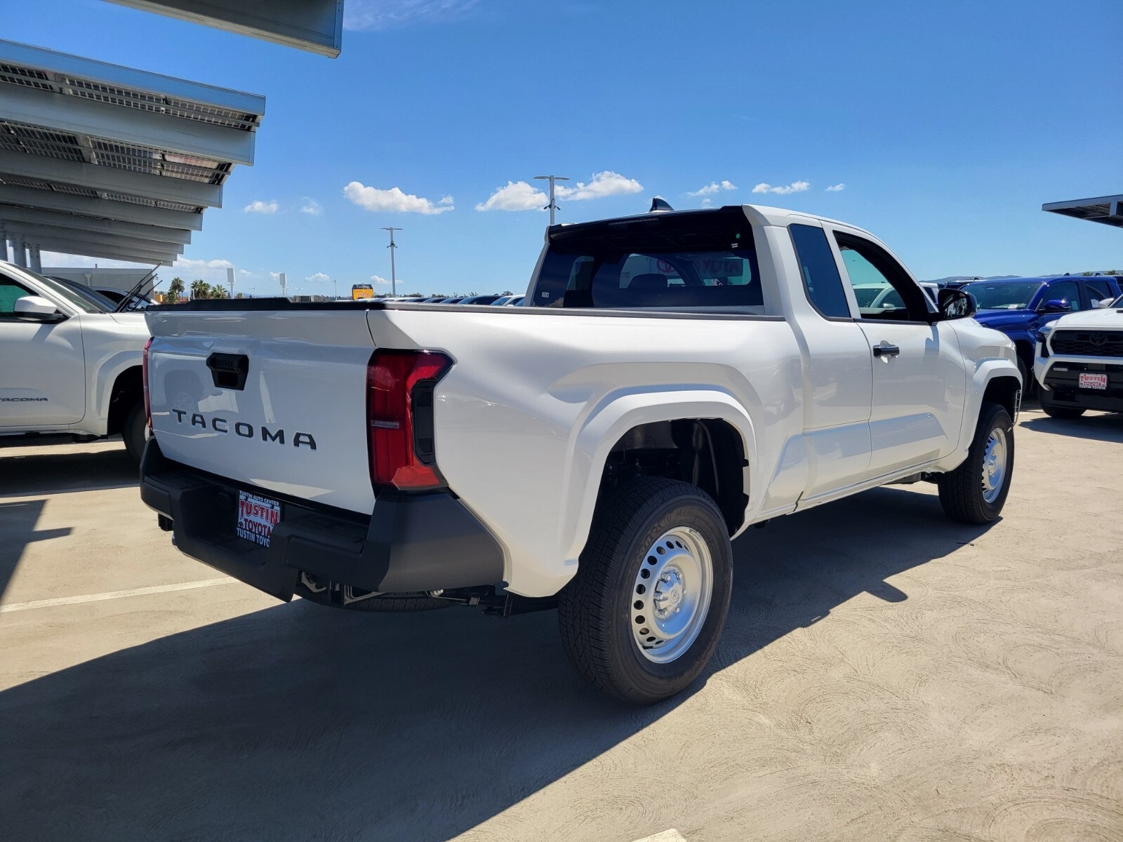 2025 Toyota Tacoma SR XtraCab photo 3