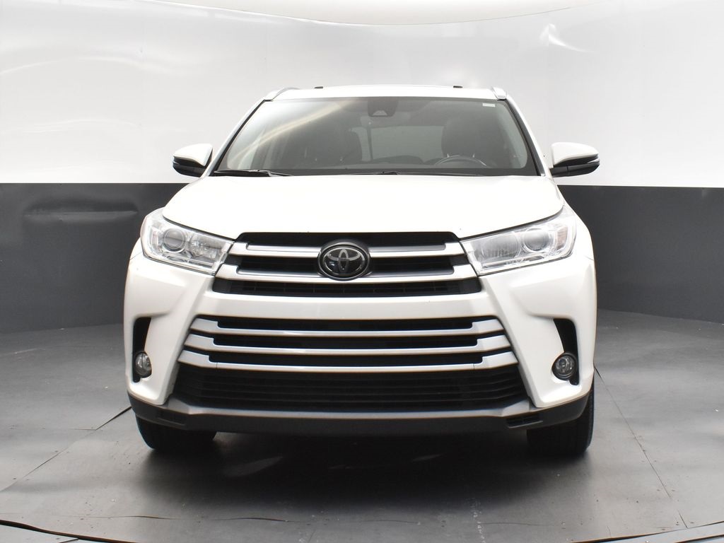 2019 Blizzard Pearl Toyota Highlander XLE FWD SUV