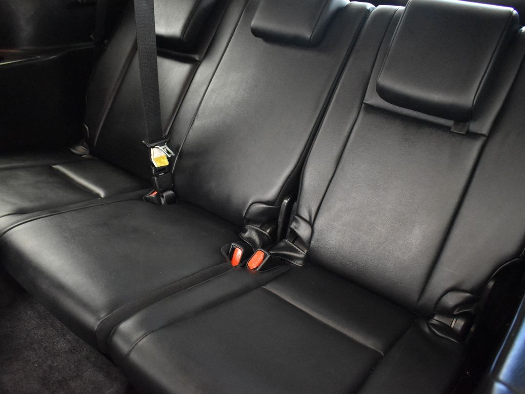 2019 Blizzard Pearl Toyota Highlander XLE FWD SUV