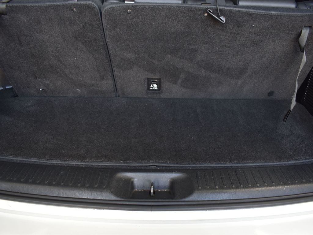 2019 Blizzard Pearl Toyota Highlander XLE FWD SUV