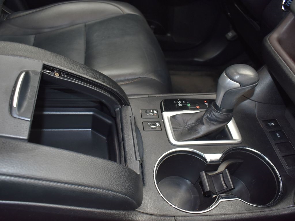 2019 Blizzard Pearl Toyota Highlander XLE FWD SUV