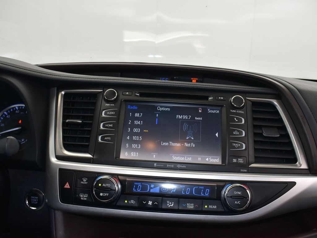2019 Blizzard Pearl Toyota Highlander XLE FWD SUV