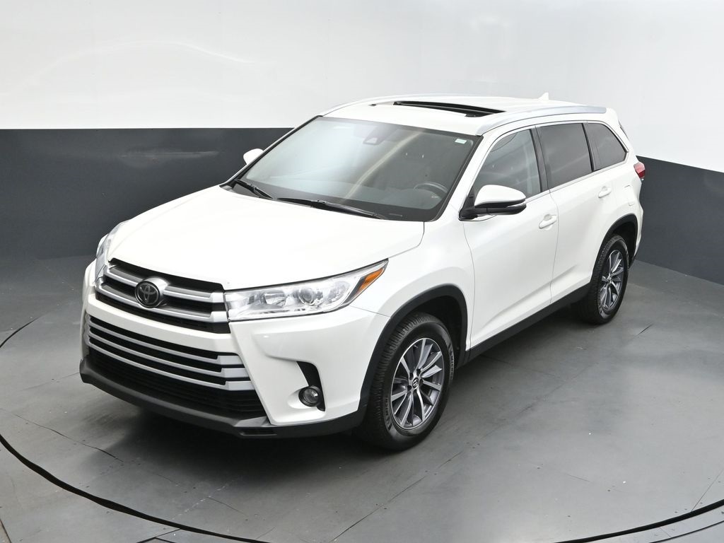 2019 Blizzard Pearl Toyota Highlander XLE FWD SUV