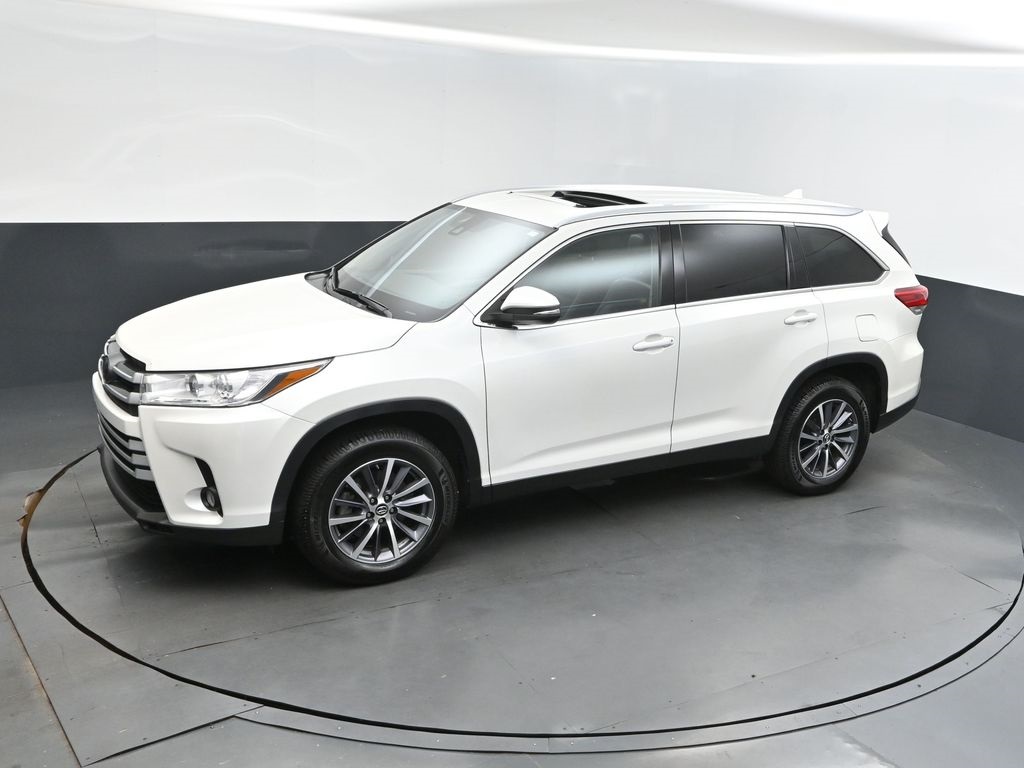 2019 Blizzard Pearl Toyota Highlander XLE FWD SUV