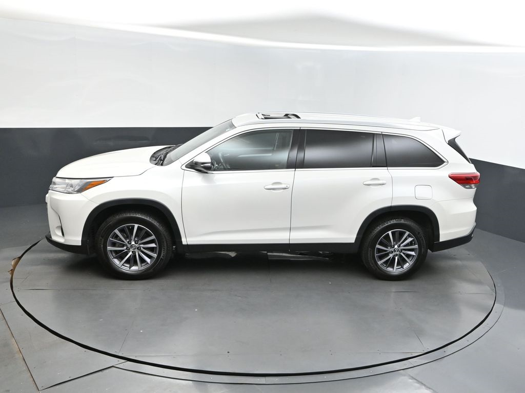 2019 Blizzard Pearl Toyota Highlander XLE FWD SUV