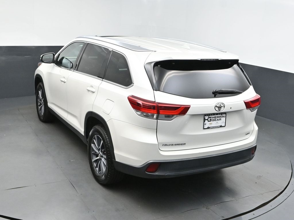 2019 Blizzard Pearl Toyota Highlander XLE FWD SUV