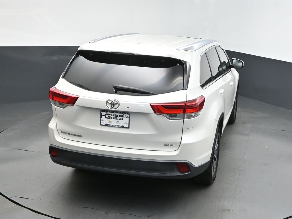 2019 Blizzard Pearl Toyota Highlander XLE FWD SUV