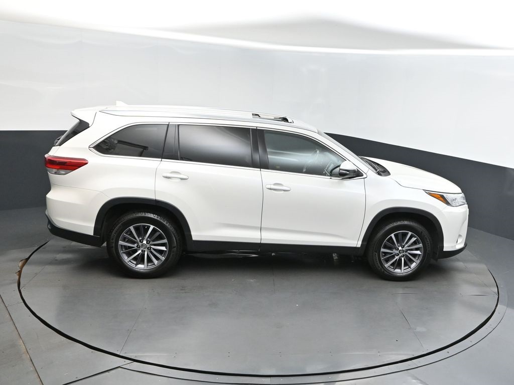 2019 Blizzard Pearl Toyota Highlander XLE FWD SUV
