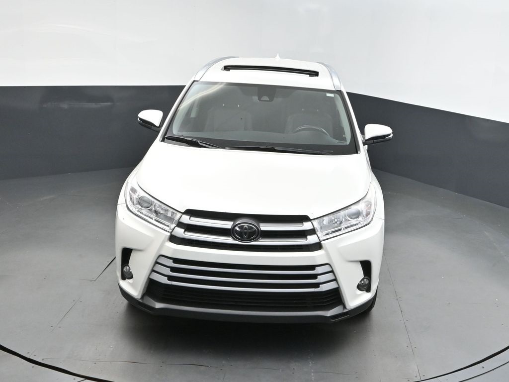 2019 Blizzard Pearl Toyota Highlander XLE FWD SUV