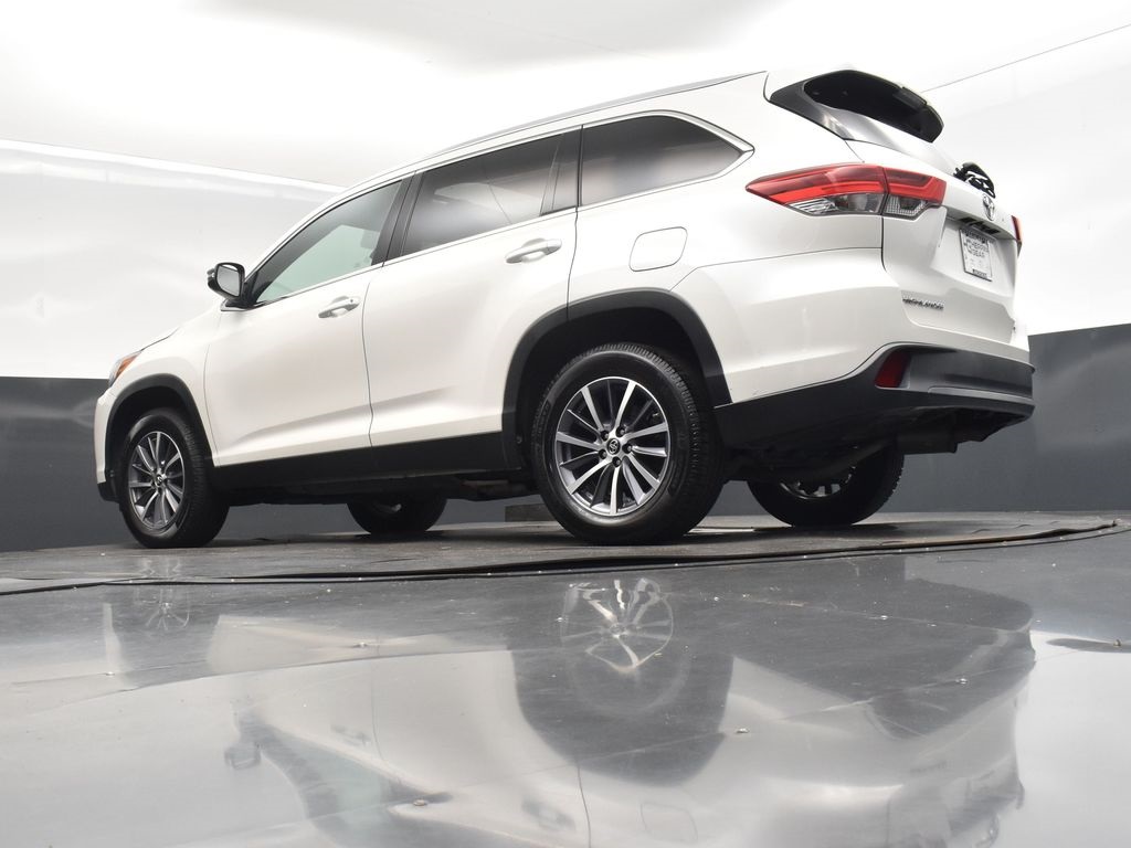 2019 Blizzard Pearl Toyota Highlander XLE FWD SUV