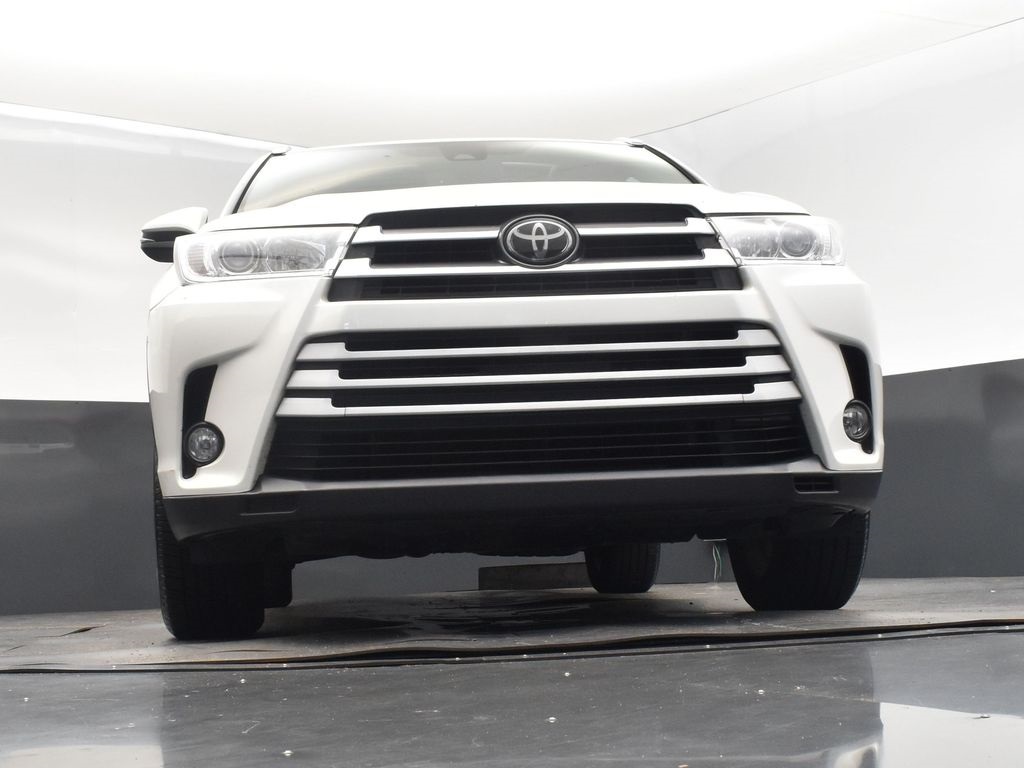 2019 Blizzard Pearl Toyota Highlander XLE FWD SUV