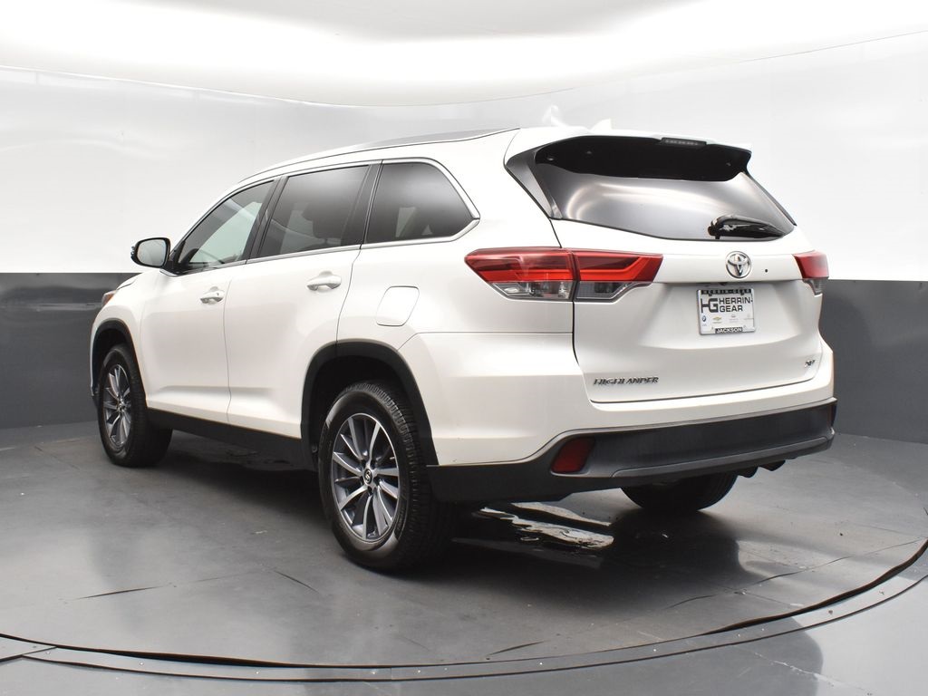 2019 Blizzard Pearl Toyota Highlander XLE FWD SUV