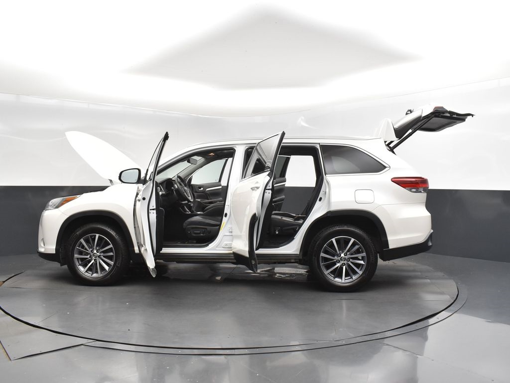2019 Blizzard Pearl Toyota Highlander XLE FWD SUV