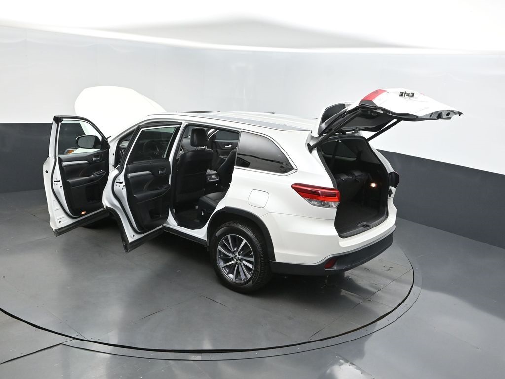 2019 Blizzard Pearl Toyota Highlander XLE FWD SUV