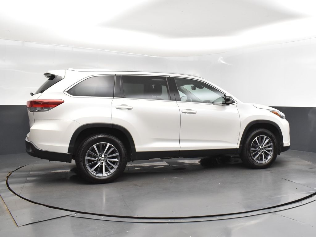 2019 Blizzard Pearl Toyota Highlander XLE FWD SUV