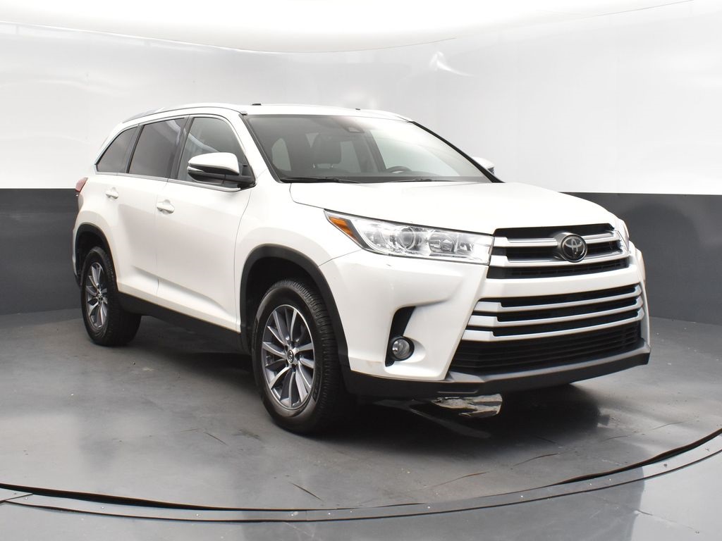 2019 Blizzard Pearl Toyota Highlander XLE FWD SUV