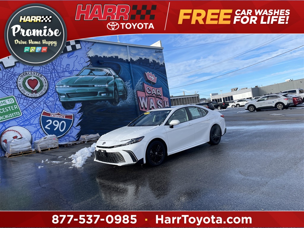 2025 Toyota Camry SE's photo