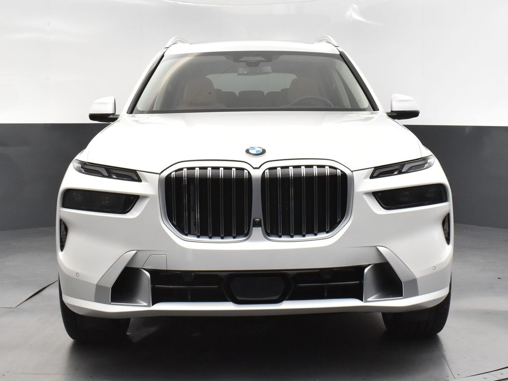 2025 Mineral White Metallic BMW X7 xDrive40i AWD SUV