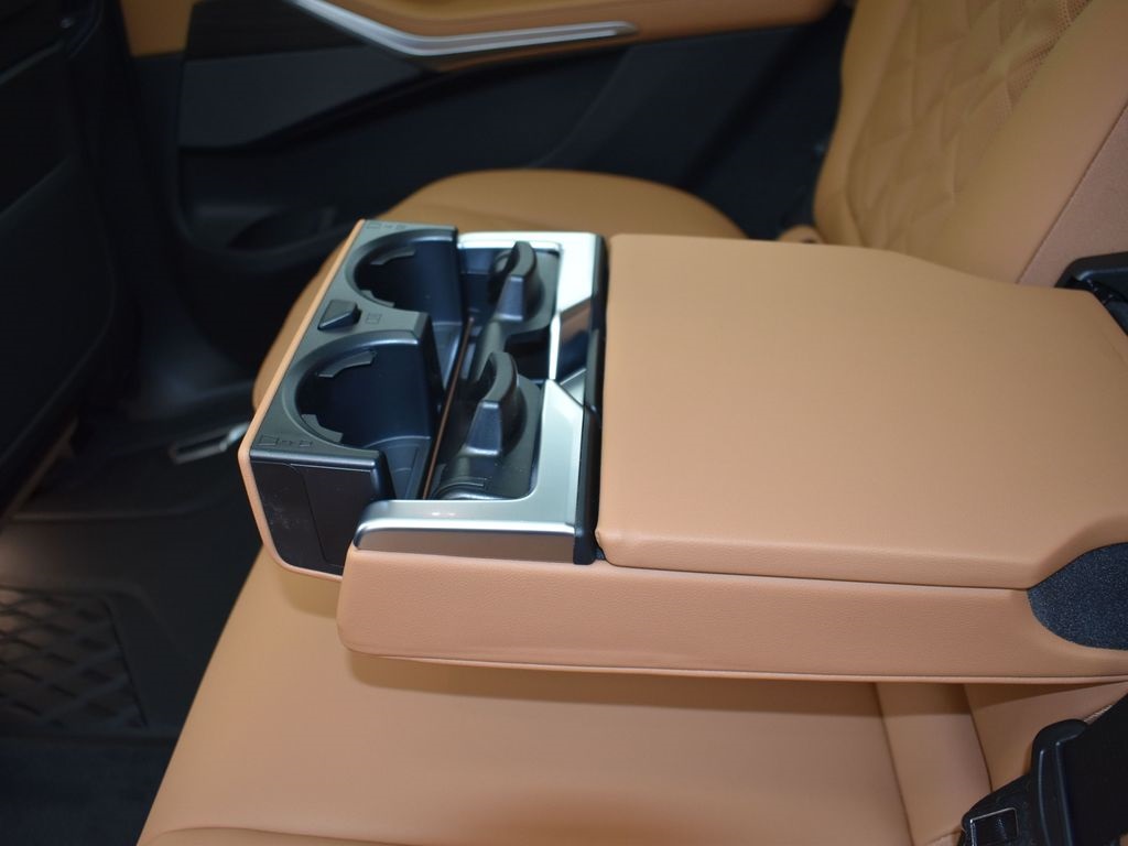 2025 Mineral White Metallic BMW X7 xDrive40i AWD SUV