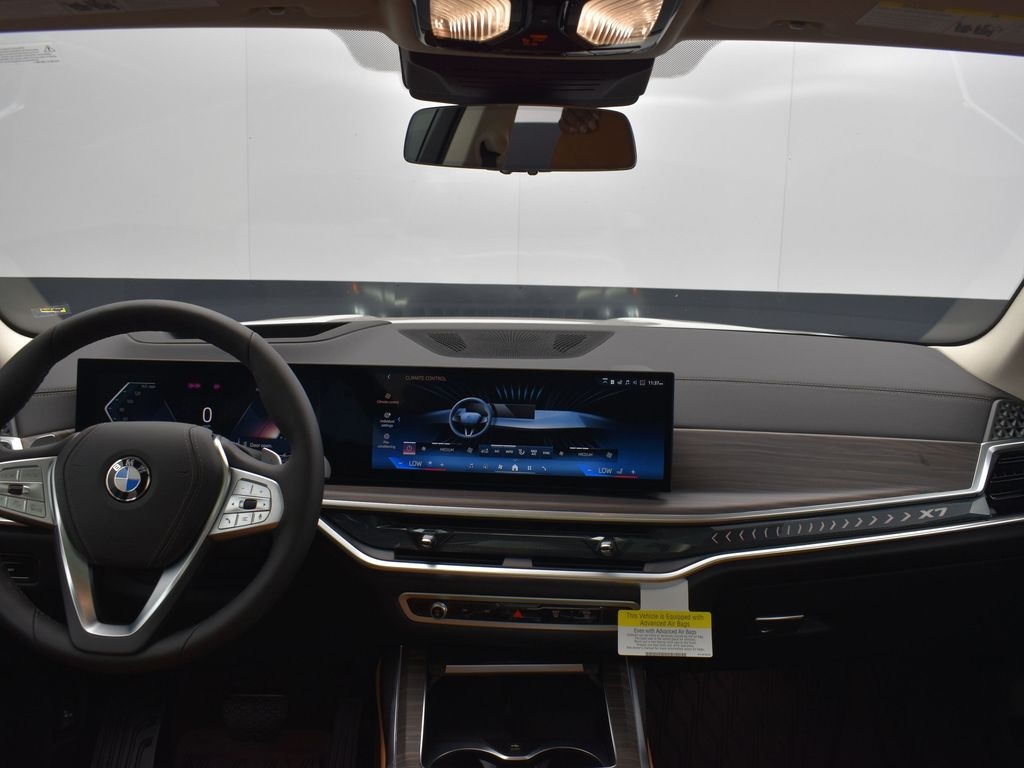2025 Mineral White Metallic BMW X7 xDrive40i AWD SUV
