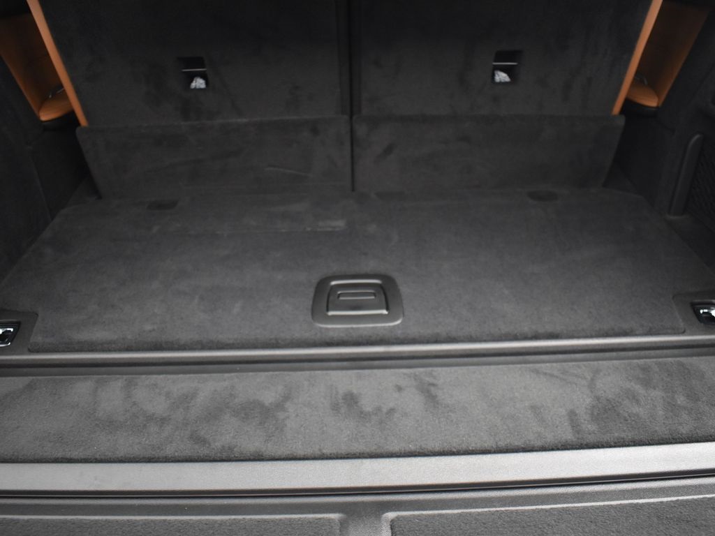 2025 Mineral White Metallic BMW X7 xDrive40i AWD SUV