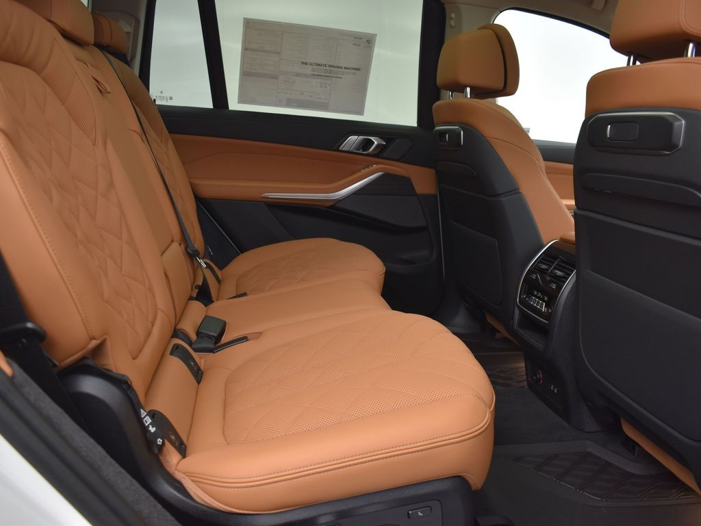 2025 Mineral White Metallic BMW X7 xDrive40i AWD SUV