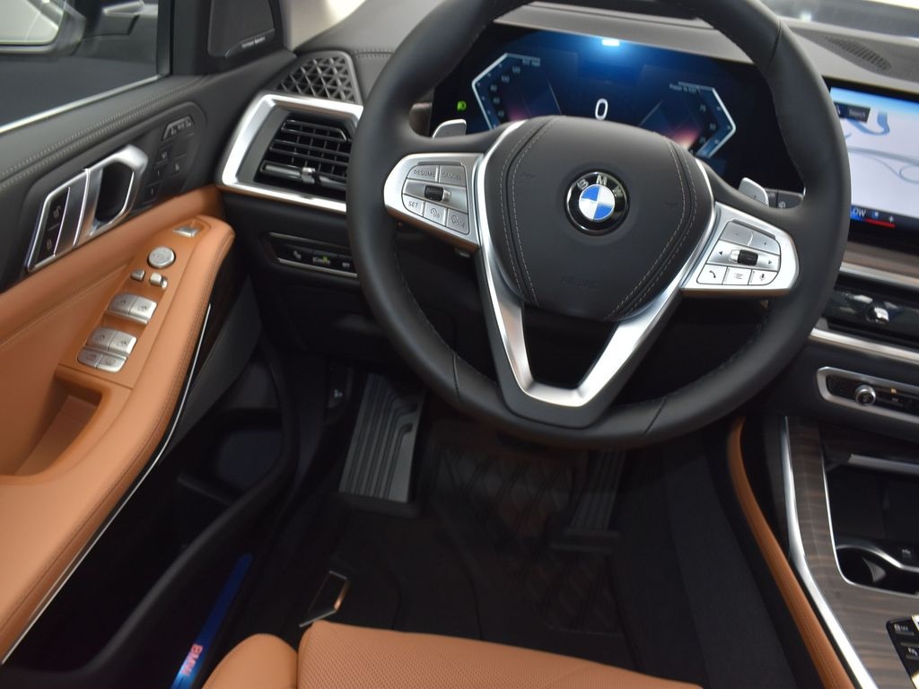2025 Mineral White Metallic BMW X7 xDrive40i AWD SUV