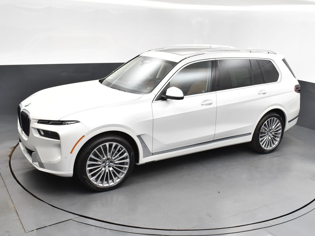 2025 Mineral White Metallic BMW X7 xDrive40i AWD SUV