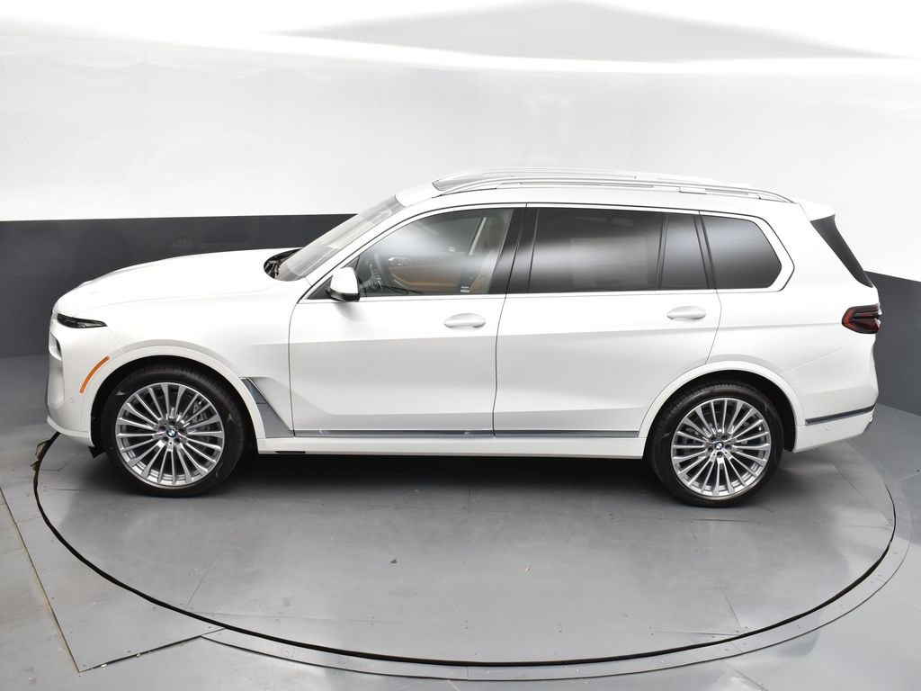2025 Mineral White Metallic BMW X7 xDrive40i AWD SUV