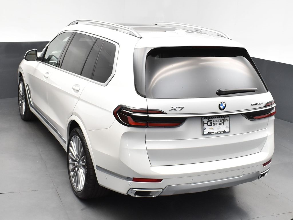 2025 Mineral White Metallic BMW X7 xDrive40i AWD SUV